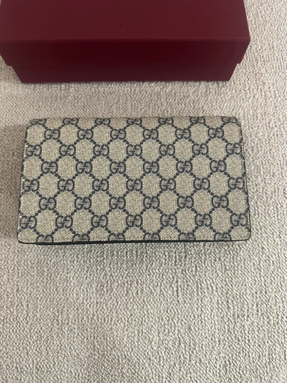 Gucci Beige GG Supreme Canvas and Black Leather Chain Wallet with Gold Hardware - Picture 4 of 9